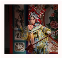 “扈三娘”使枪
