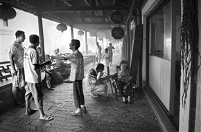 《长廊里的故事》
