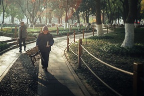晒太阳去