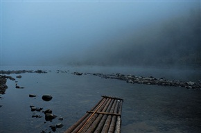雾锁山谷