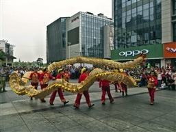 轧神仙之巾帼舞龙