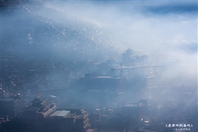 《晨雾中的圣地》