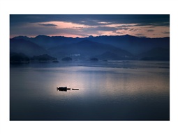 《夜泊千岛湖》