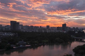 红霞满天