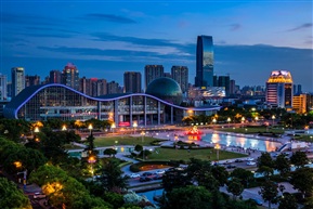 《夜幕下的科博馆》