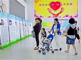 《看展览》