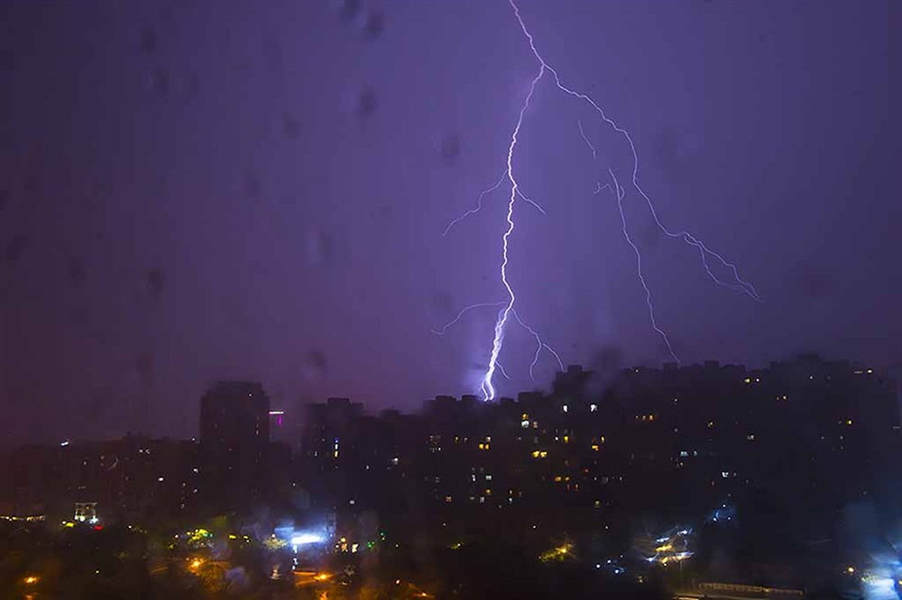 雷雨交加