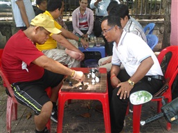 路边下棋人