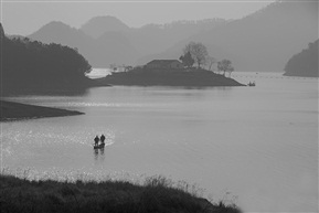 水墨通济湖