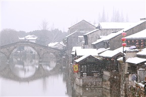 雪中古镇