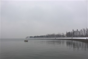 环湖大道的初雪（1）