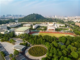 《玉峰脚下》