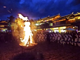 纳西族篝火晚会-2