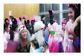 《  后  台  》