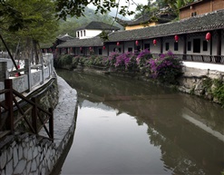 《息峰山村景色》