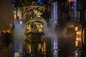 《夜周庄》