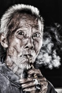 老人与烟