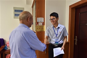 上门看望退伍老兵