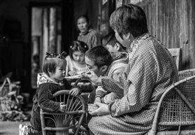 来，吃一口