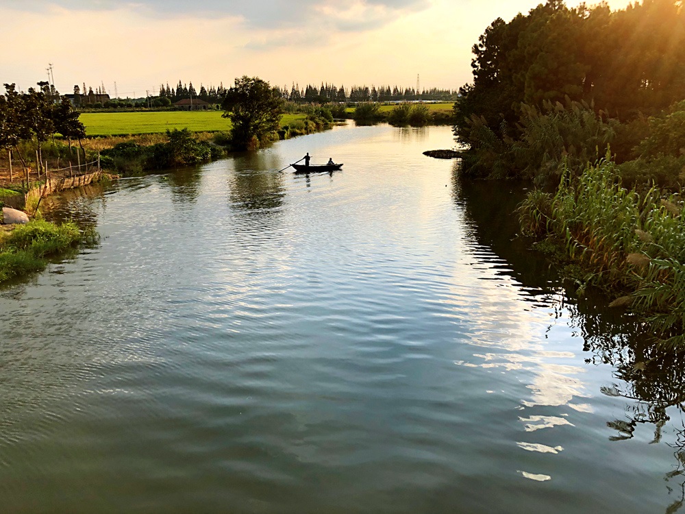 乡村小河夕阳下