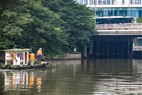 《河道保洁》
