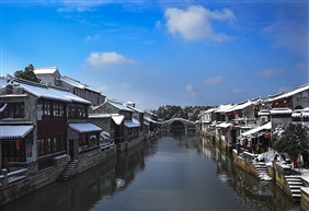 《雪后杨林塘》