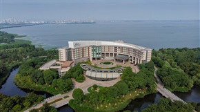 《阳澄湖畔》