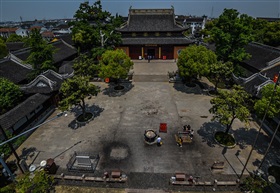 俯视古镇一角