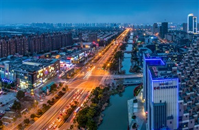《绿地大道夜色》
