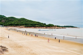 《走在海岸上》