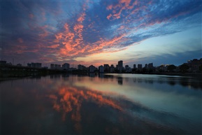 彩霞满天青阳港