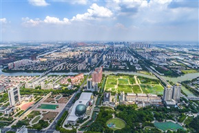 《橫贯西东》
