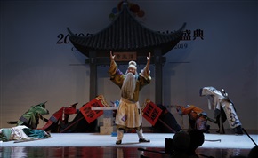 《 怒   斥》