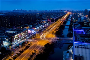 《绿地大道夜色》