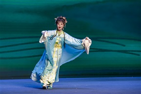 东路花鼓戏《扯伞》1
