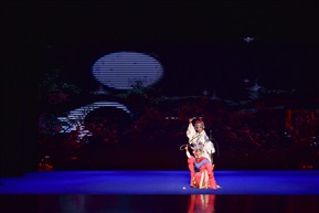百花赠剑