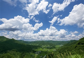 《山村风光》
