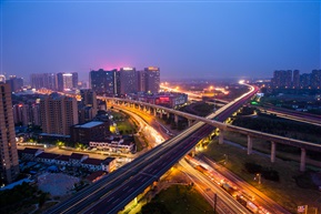 夜幕下的花桥交通枢纽