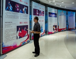 《观展》（1）