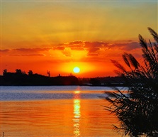 我在湖畔等夕阳