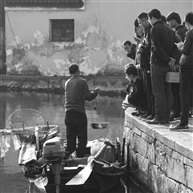 《湖边交易》