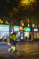 华灯下的劳动者1