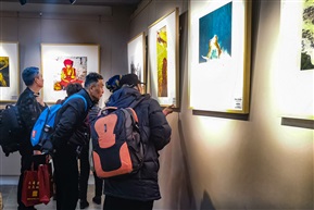 《覌展》