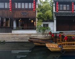 《雨中江南》