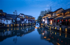 《古镇夜色》
