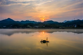 《夕阳赞歌》