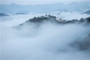 《石潭虎背山峰——云海》