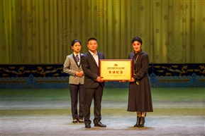 上党梆子（大戏）中共昆山市委常委、副市长岳晓楠授牌