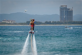 翱翔海面