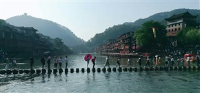 悠悠沱江水